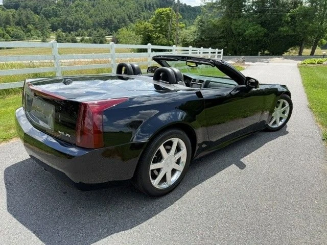 2005 Cadillac XLR - Image 11 of 19