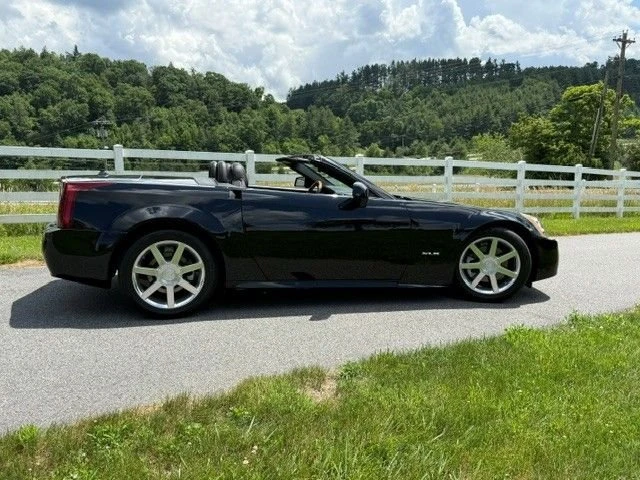 2005 Cadillac XLR - Image 12 of 19