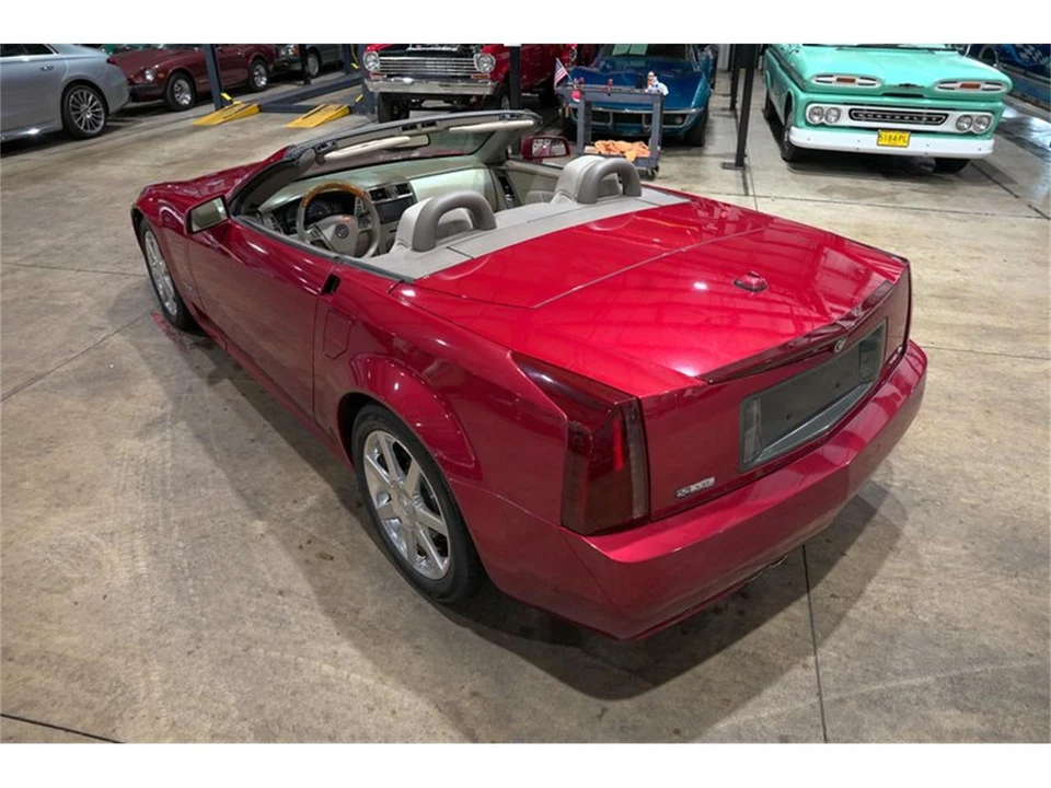 2005 Cadillac XLR - Image 16 of 31