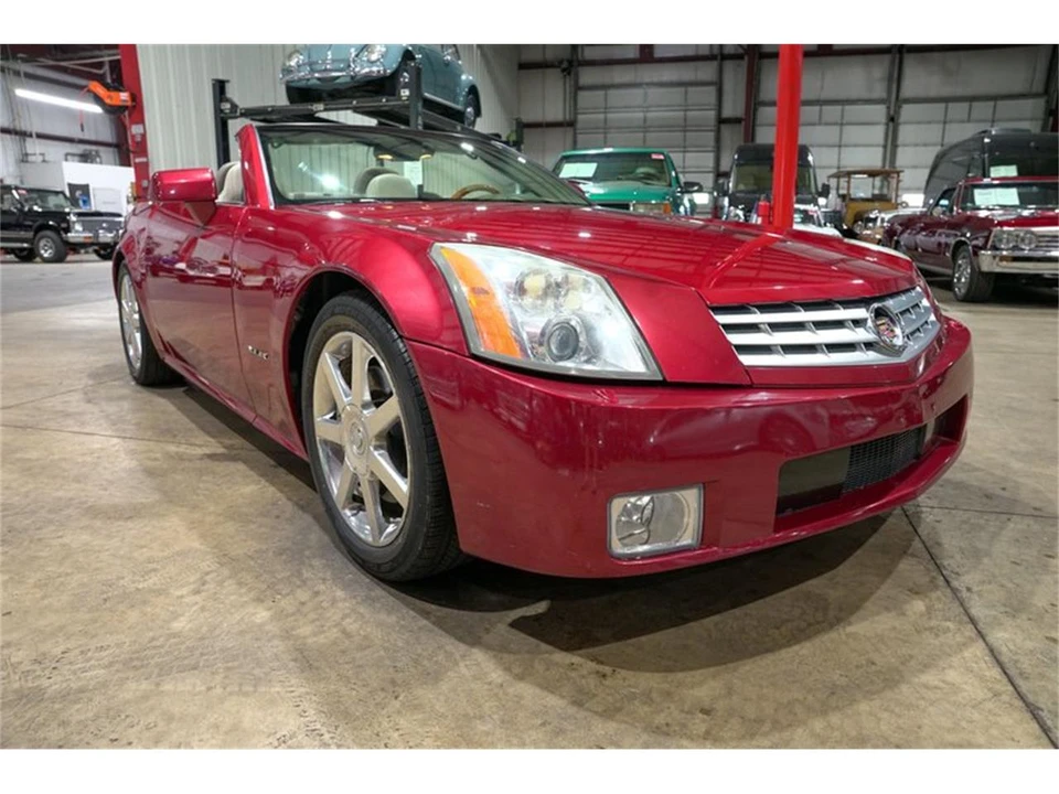 2005 Cadillac XLR - Image 12 of 31