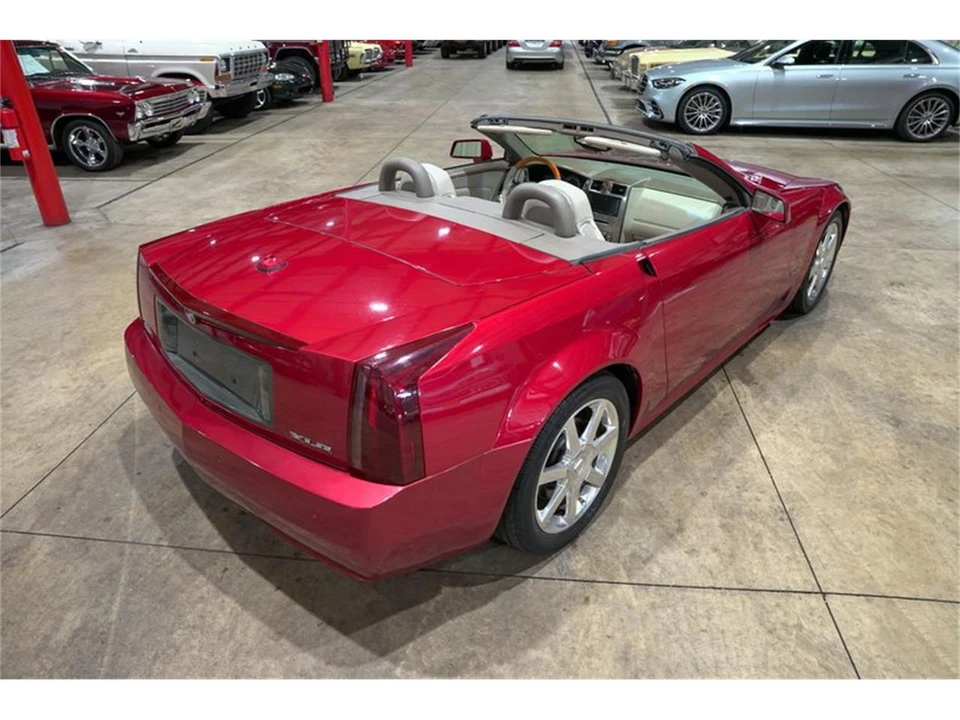 2005 Cadillac XLR - Image 17 of 31