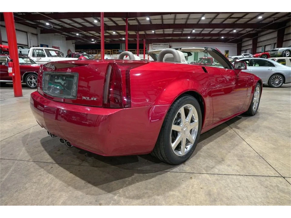 2005 Cadillac XLR - Image 8 of 31