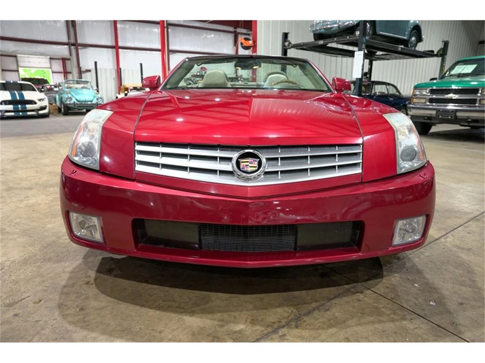 2005 Cadillac XLR - Image 13 of 31
