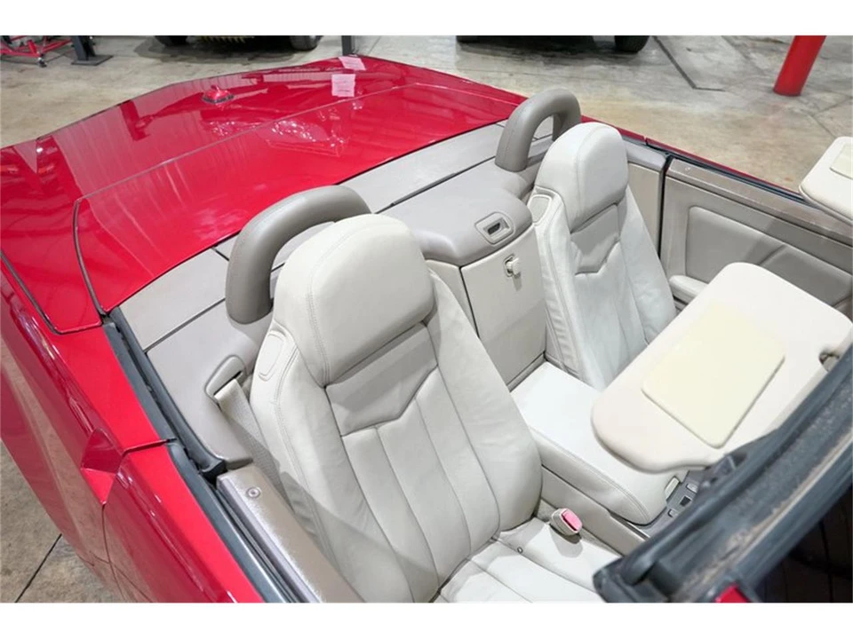 2005 Cadillac XLR - Image 18 of 31