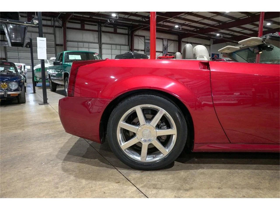 2005 Cadillac XLR - Image 9 of 31