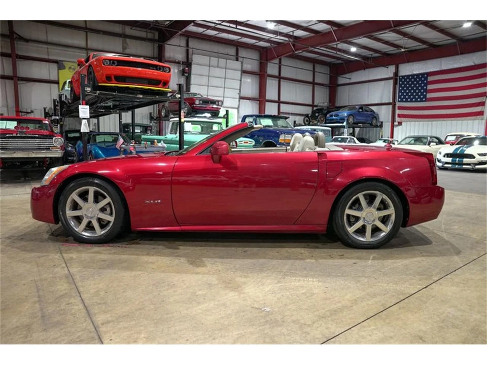 2005 Cadillac XLR - Image 4 of 31