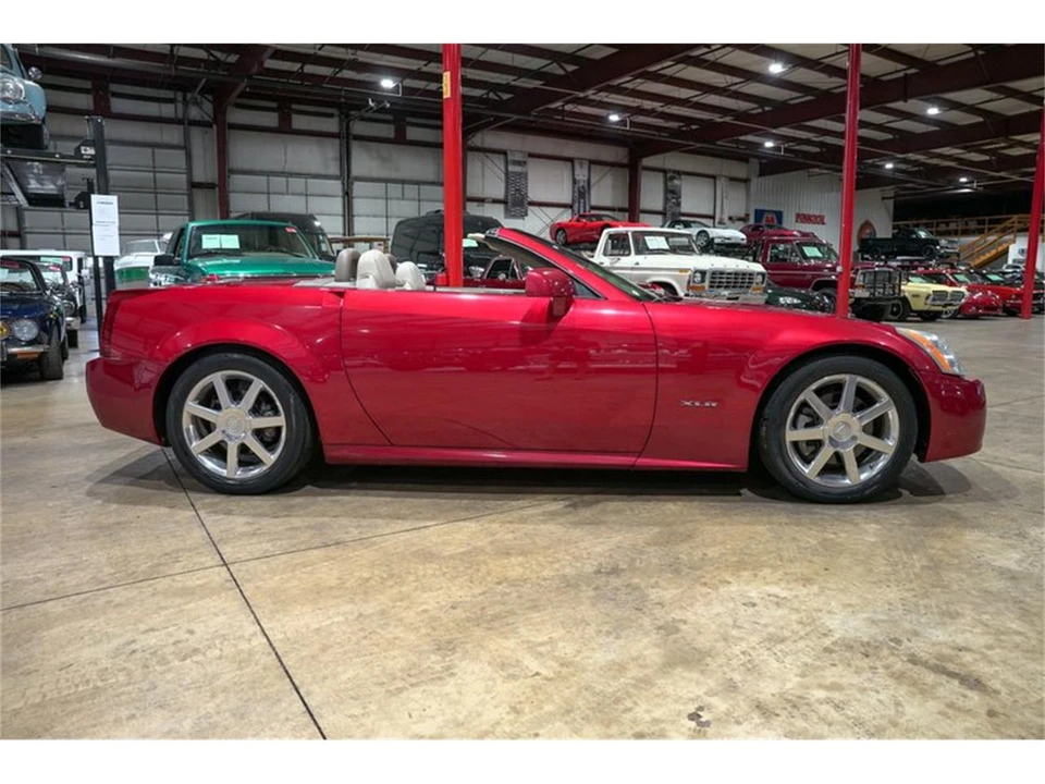 2005 Cadillac XLR - Image 10 of 31
