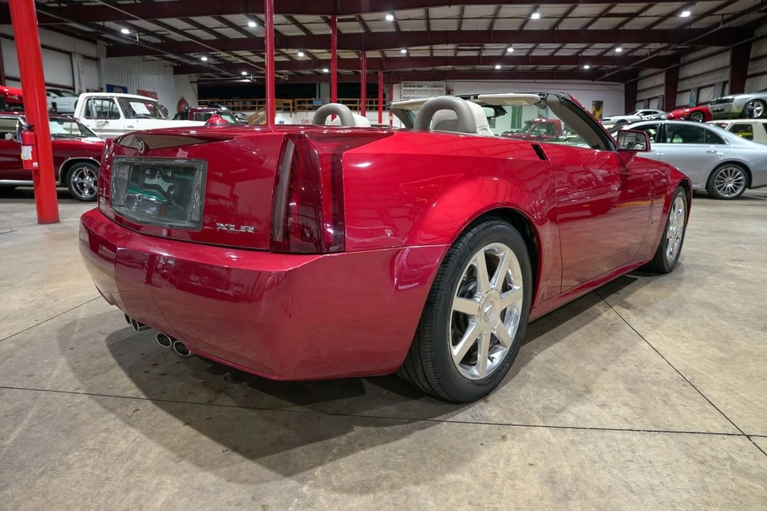 2005 Cadillac XLR - Image 5 of 10