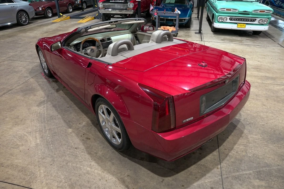 2005 Cadillac XLR - Image 9 of 10