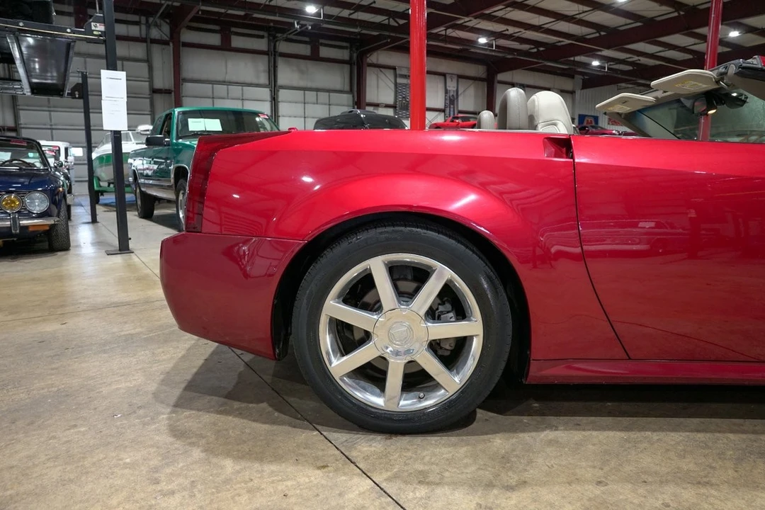 2005 Cadillac XLR - Image 6 of 10