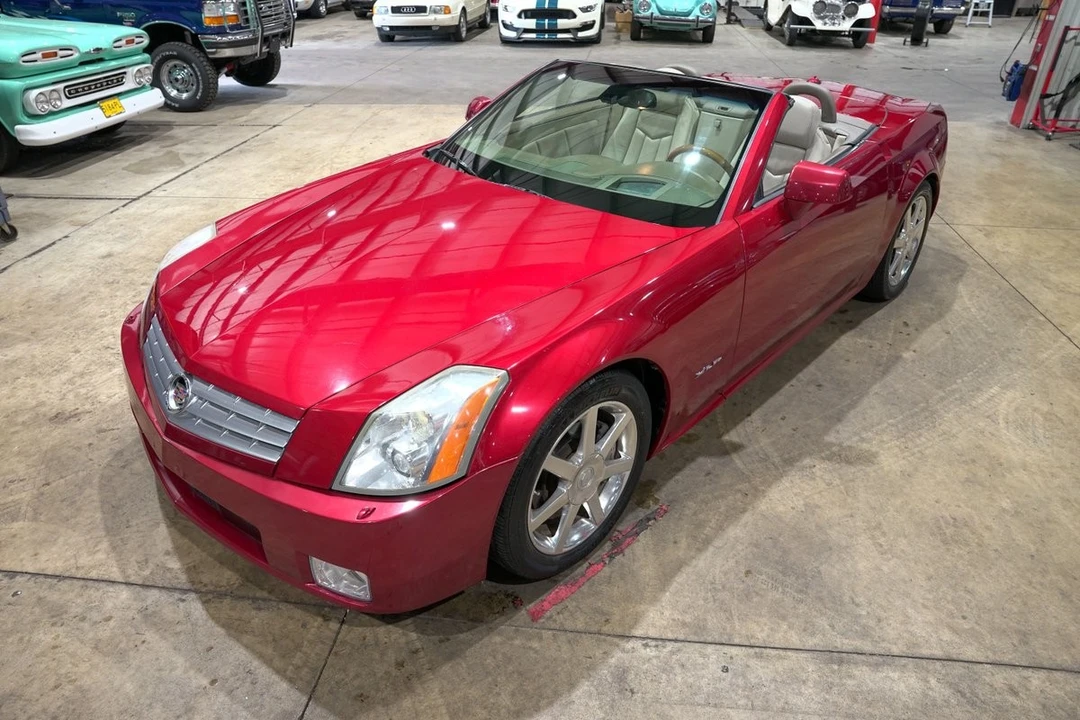 2005 Cadillac XLR - Image 8 of 10