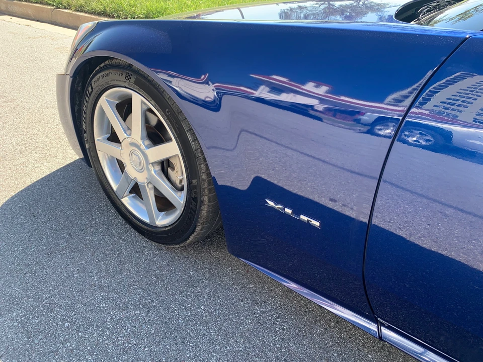 2005 Cadillac XLR - Image 18 of 31
