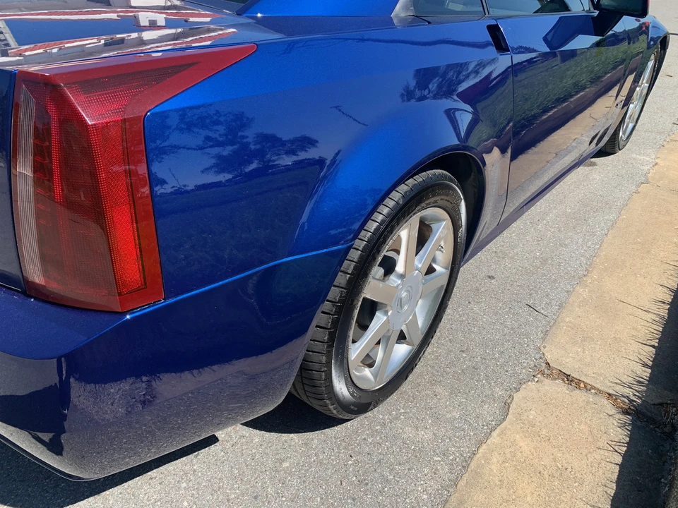 2005 Cadillac XLR - Image 22 of 31