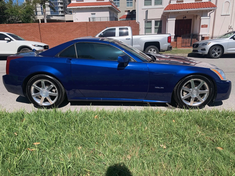 2005 Cadillac XLR - Image 8 of 31