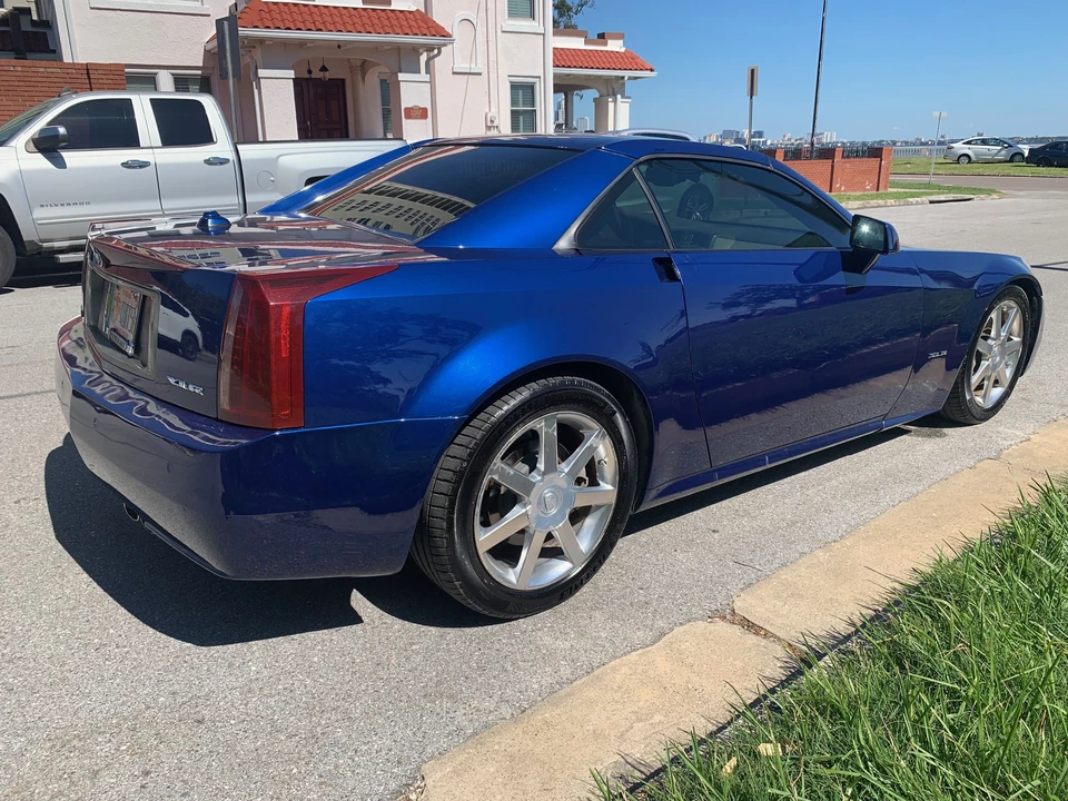 2005 Cadillac XLR - Image 7 of 31