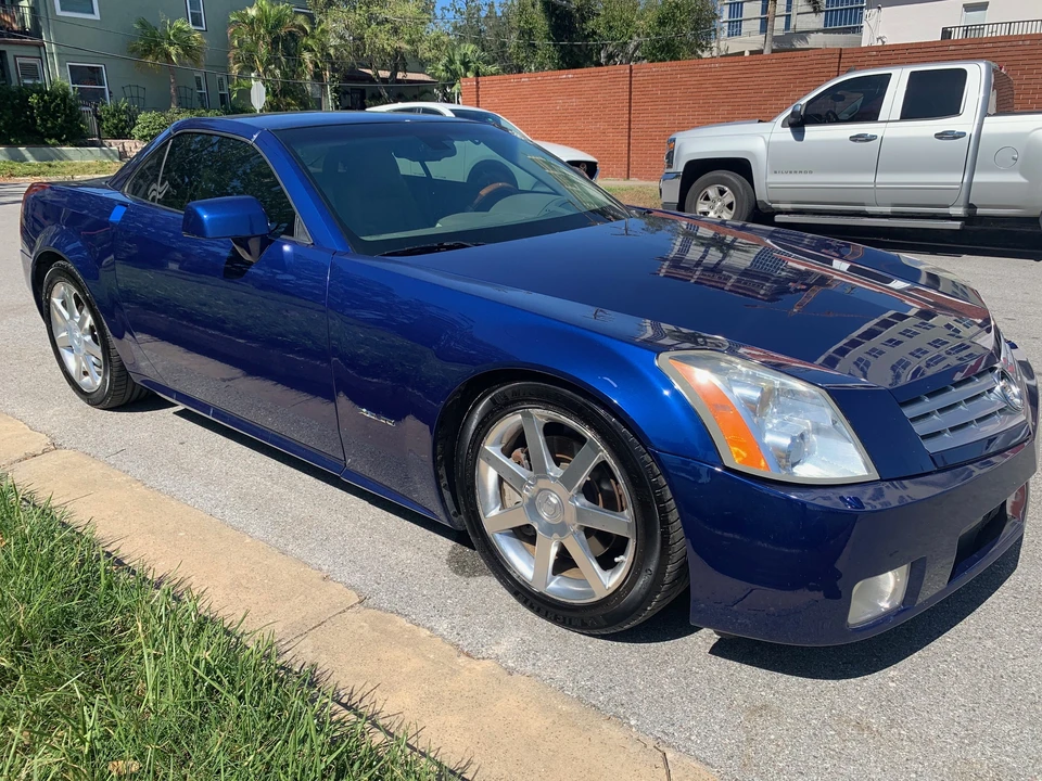 2005 Cadillac XLR - Image 9 of 31