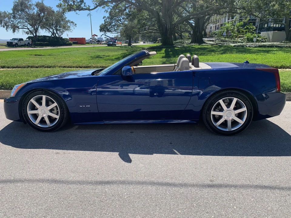 2005 Cadillac XLR - Image 11 of 31