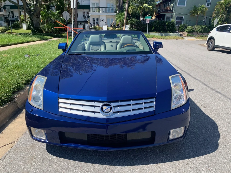 2005 Cadillac XLR - Image 10 of 31
