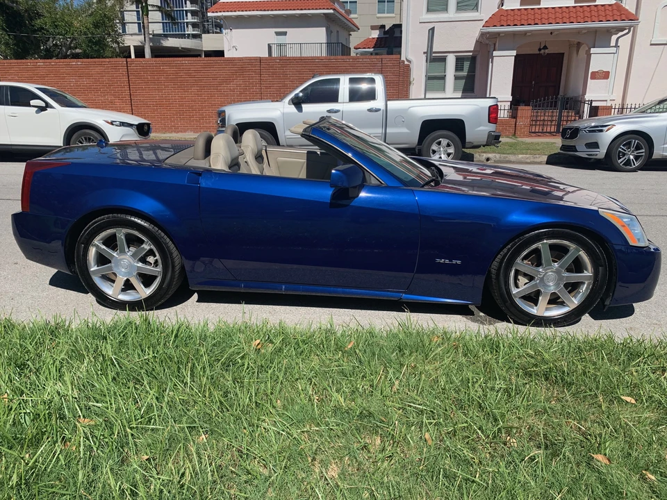 2005 Cadillac XLR - Image 13 of 31