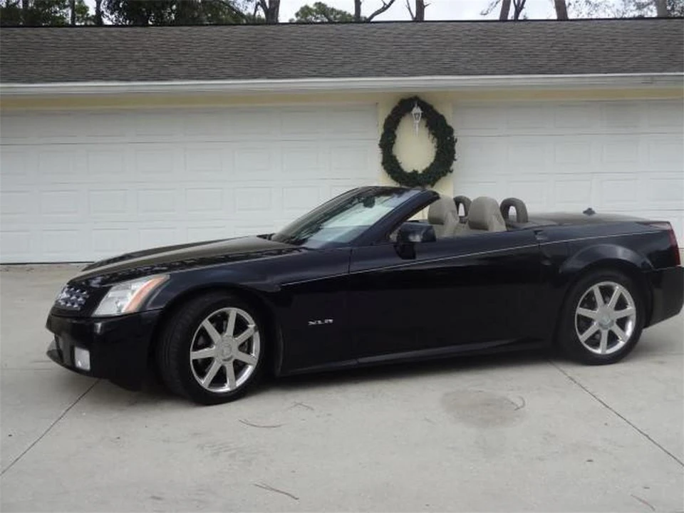 2005 Cadillac XLR - Image 9 of 31