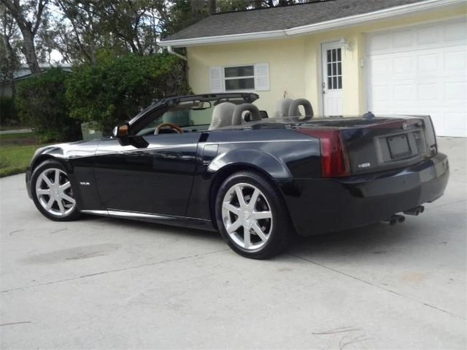 2005 Cadillac XLR - Image 11 of 31