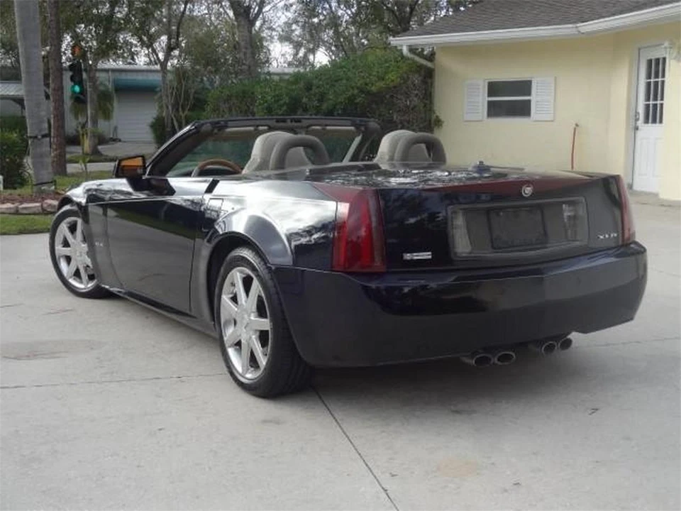 2005 Cadillac XLR - Image 13 of 31