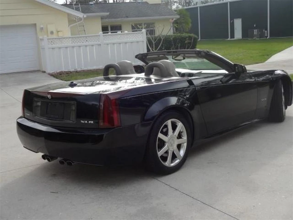 2005 Cadillac XLR - Image 15 of 31