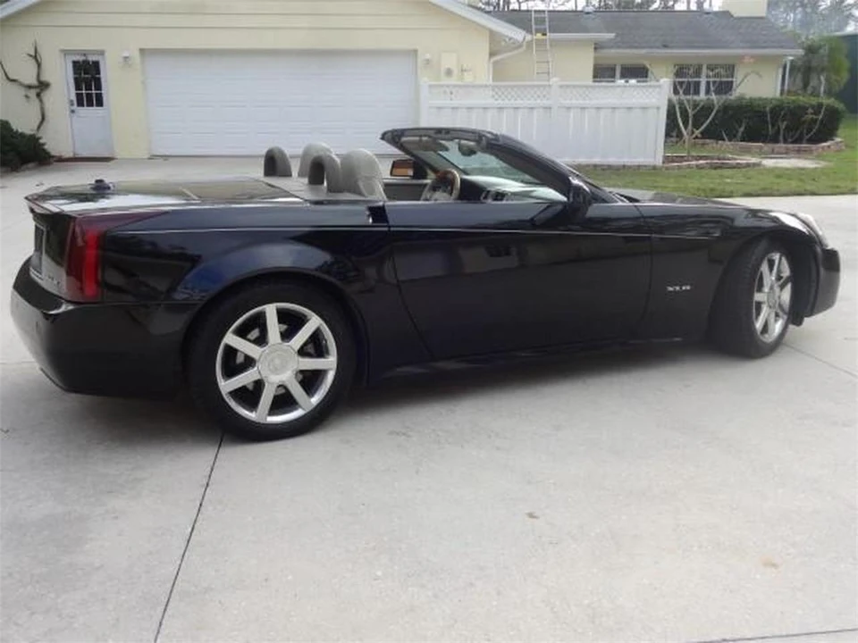 2005 Cadillac XLR - Image 17 of 31