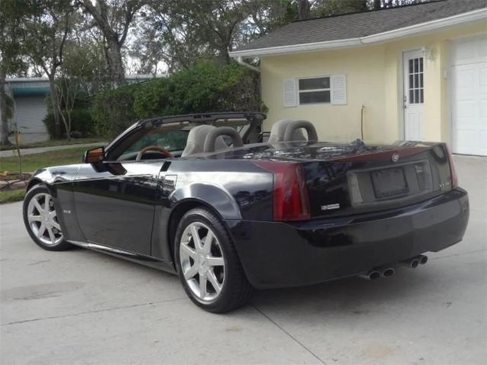 2005 Cadillac XLR - Image 12 of 31