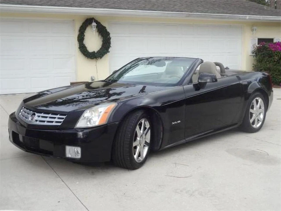 2005 Cadillac XLR - Image 2 of 31