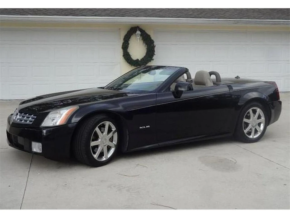2005 Cadillac XLR - Image 8 of 31