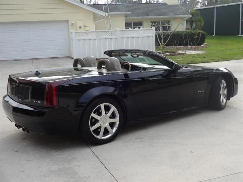 2005 Cadillac XLR - Image 16 of 31