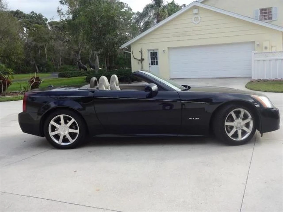 2005 Cadillac XLR - Image 18 of 31