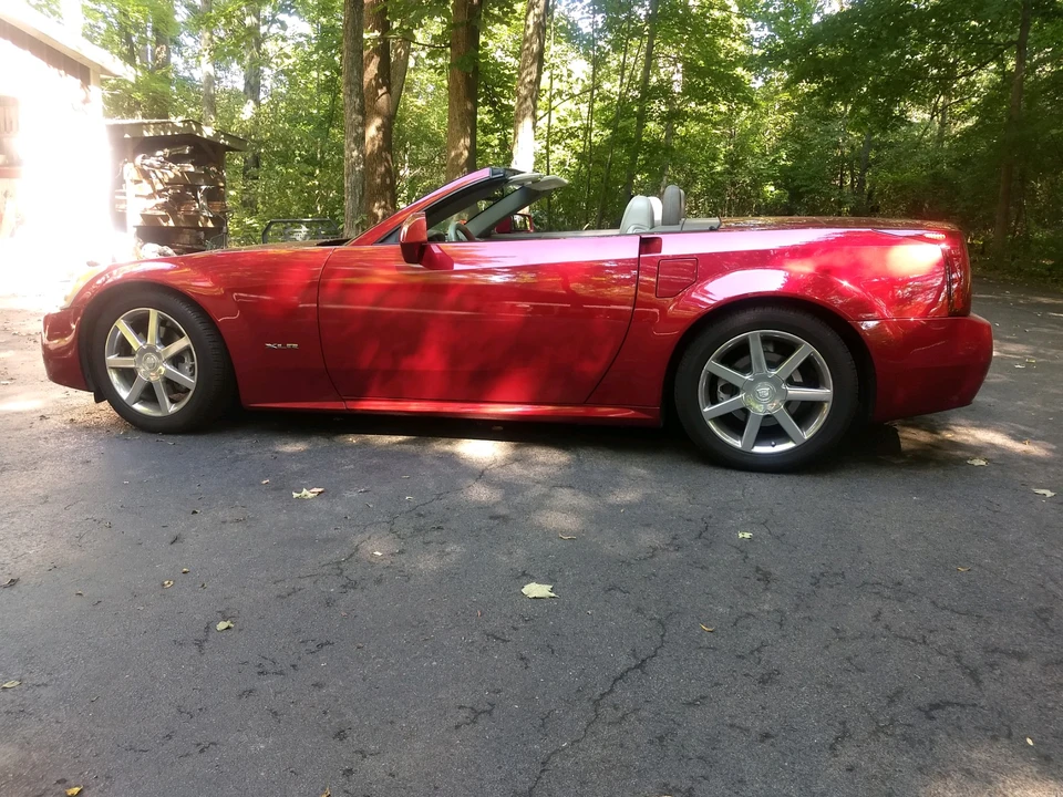 2005 Cadillac XLR - Image 10 of 31
