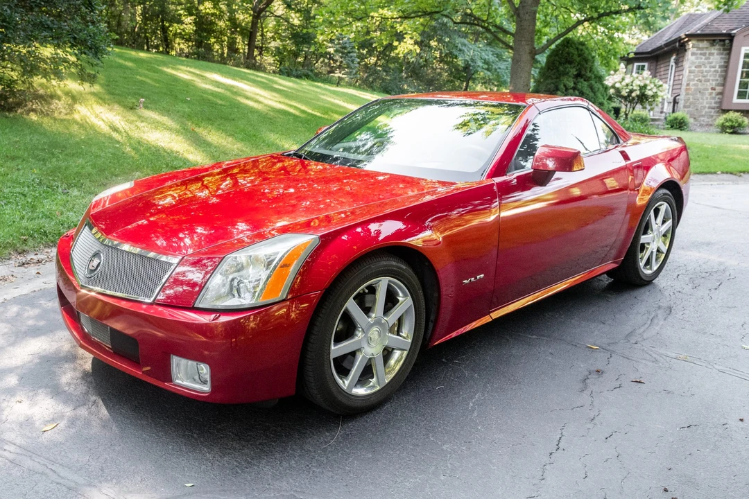 2005 Cadillac XLR - Image 2 of 31