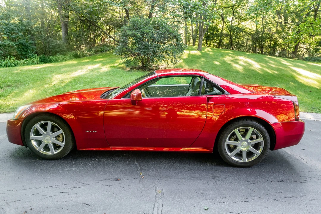 2005 Cadillac XLR - Image 9 of 31
