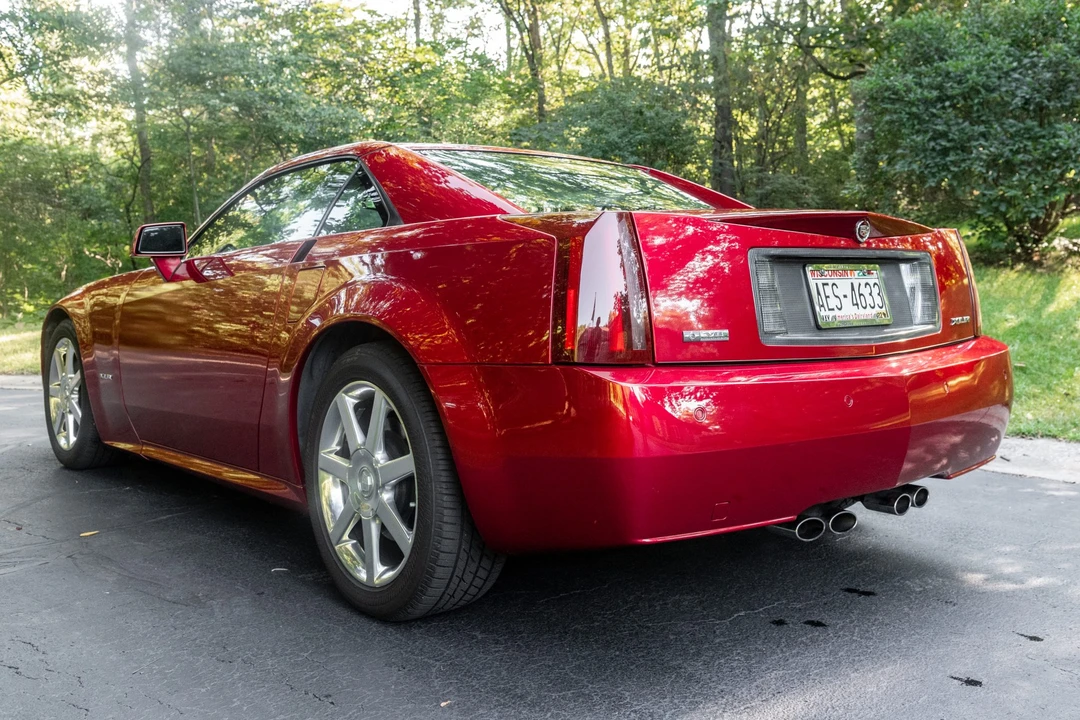 2005 Cadillac XLR - Image 8 of 31