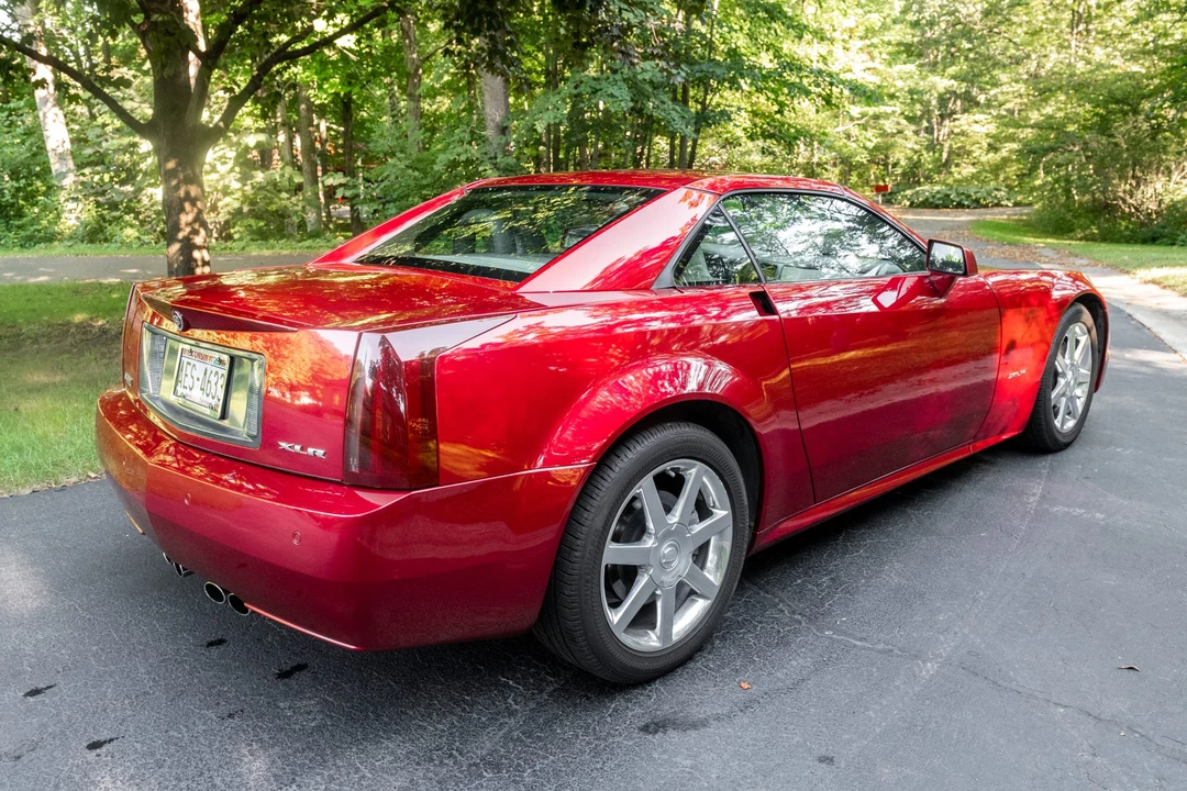 2005 Cadillac XLR - Image 6 of 31