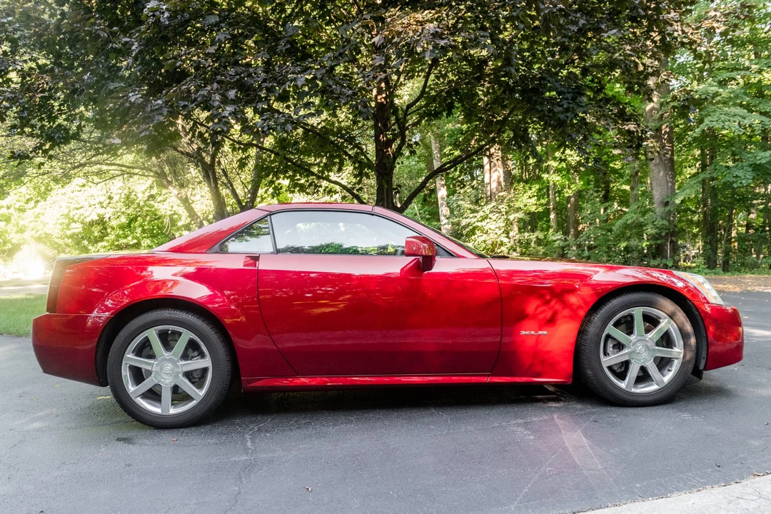 2005 Cadillac XLR - Image 5 of 31