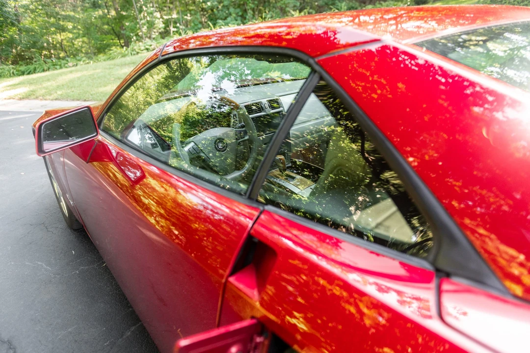 2005 Cadillac XLR - Image 14 of 31