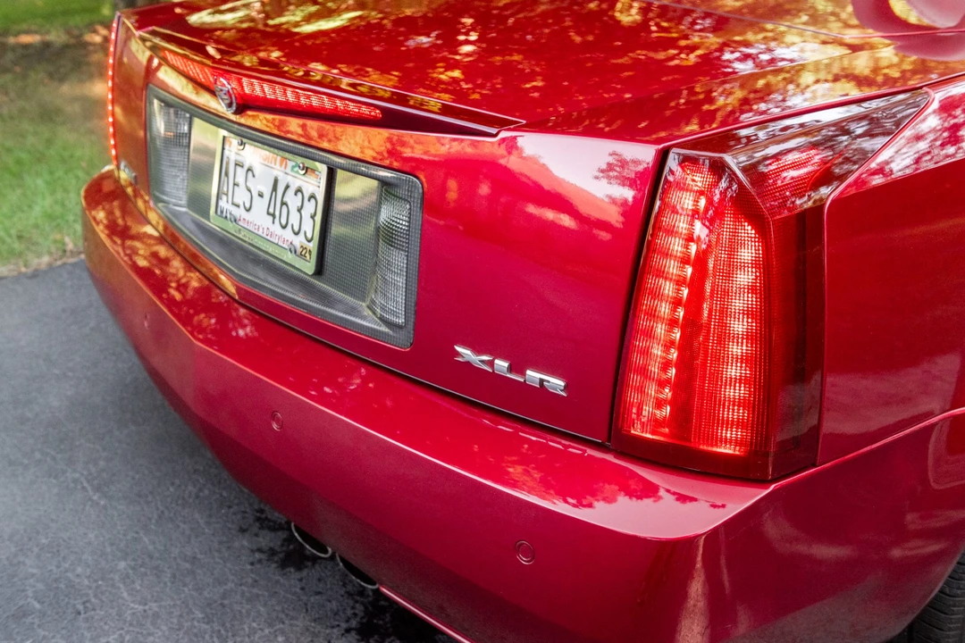 2005 Cadillac XLR - Image 27 of 31