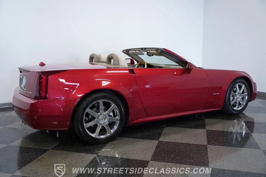 2005 Cadillac XLR - Image 14 of 21