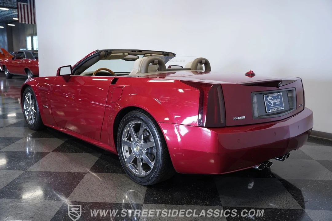 2005 Cadillac XLR - Image 10 of 12