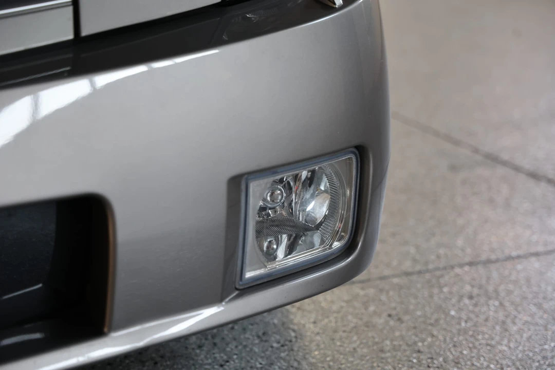 2005 Cadillac XLR - Image 27 of 31