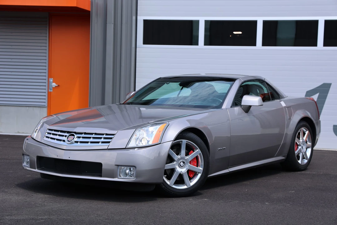 2005 Cadillac XLR - Image 2 of 31