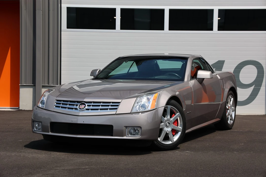 2005 Cadillac XLR - Image 3 of 31