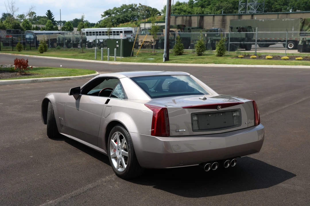 2005 Cadillac XLR - Image 18 of 31
