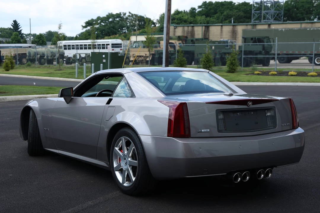 2005 Cadillac XLR - Image 23 of 31