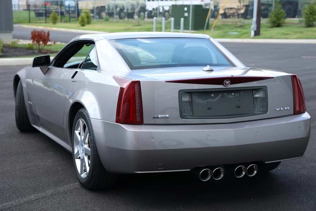 2005 Cadillac XLR - Image 14 of 31