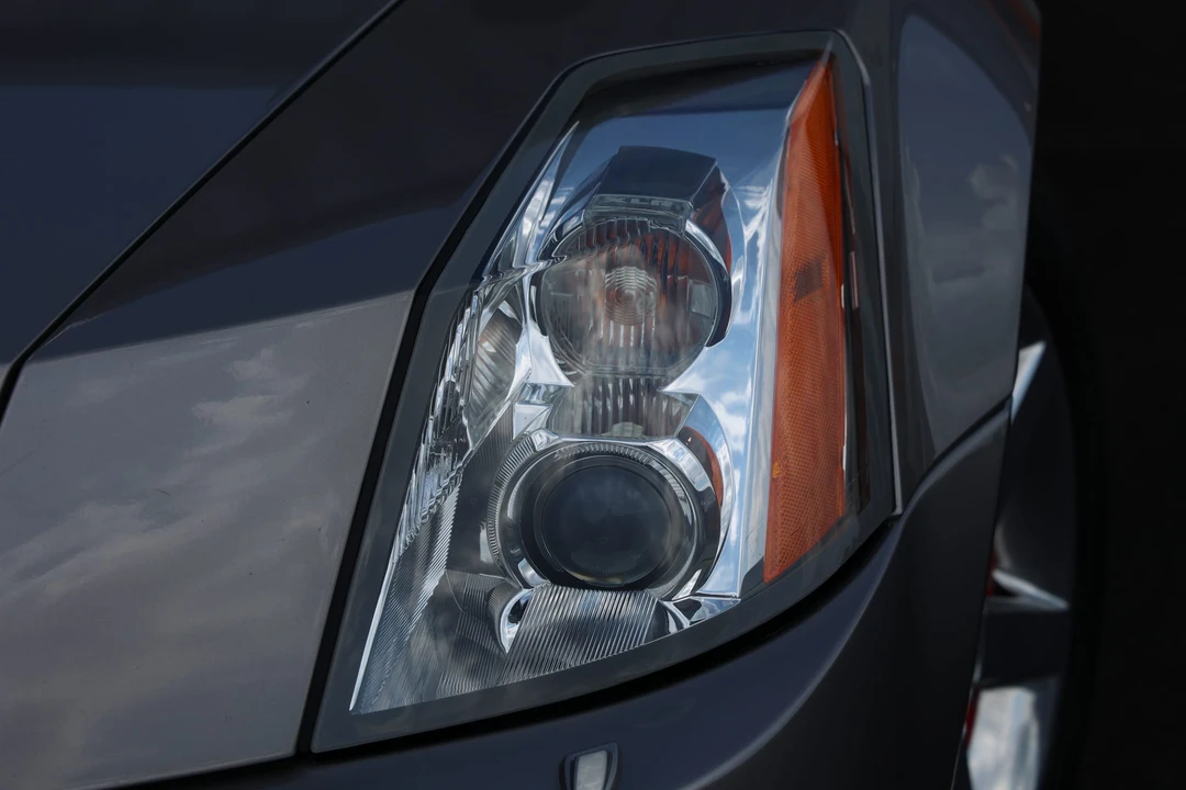 2005 Cadillac XLR - Image 29 of 31
